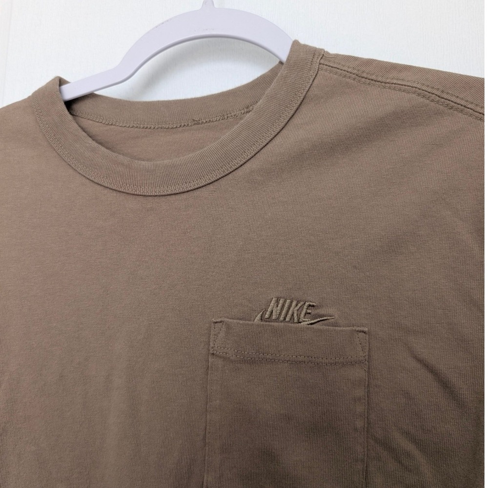 Nike Sportswear Men Loose Fit Pocket T-Shirt Brown Cotton Embroidered Logo Small